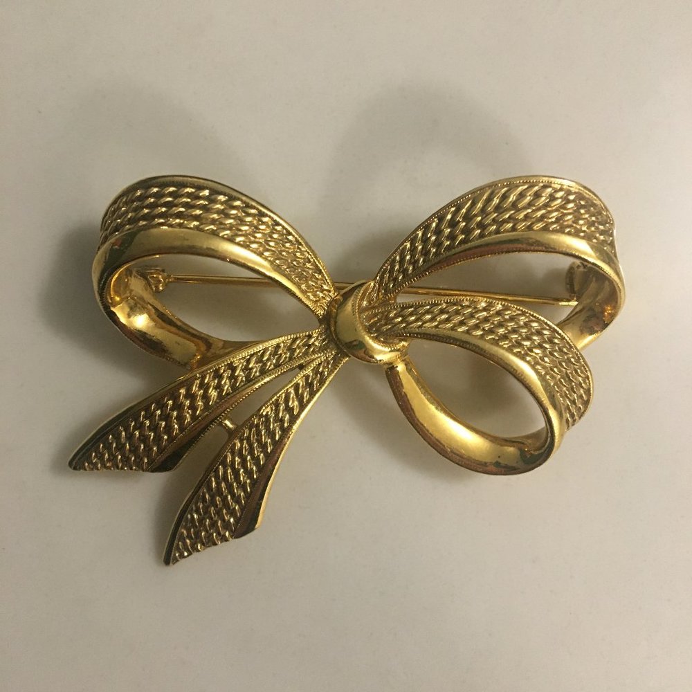 Vintage ribbon brooch